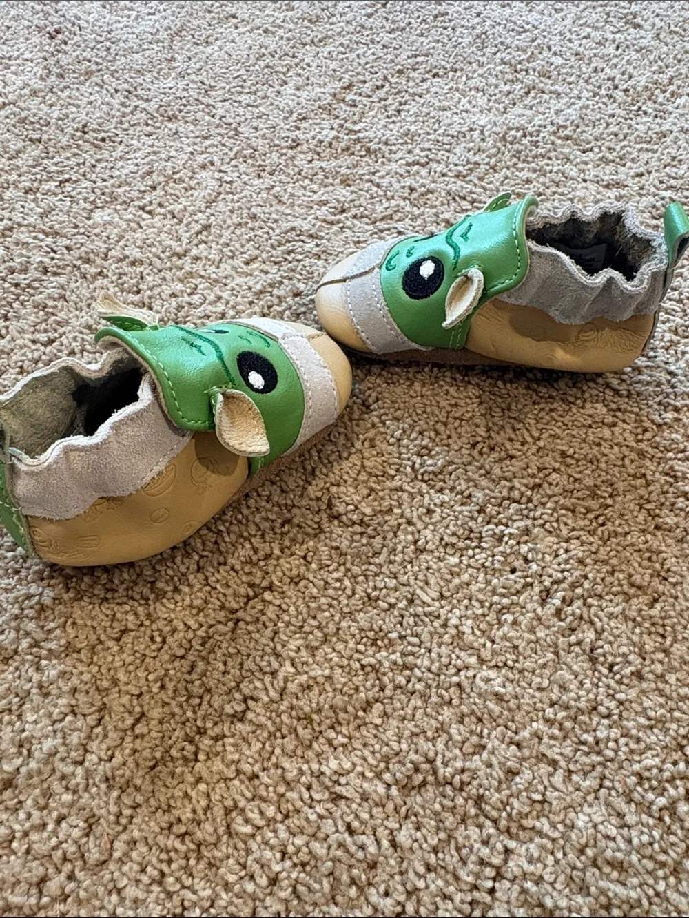 Robeez leather moccasin crib shoes Star Wars grogu baby yoda the child